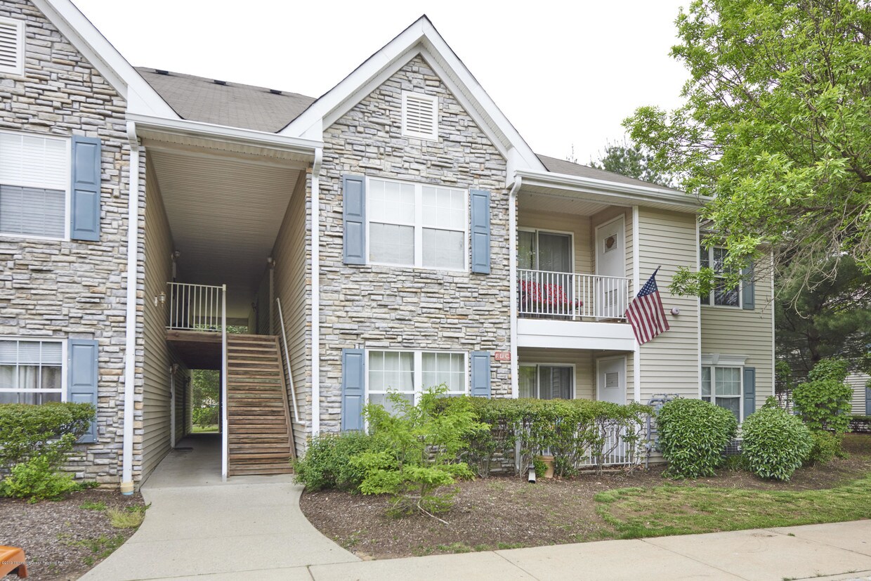Primary Photo - 1211 Wedgewood Cir