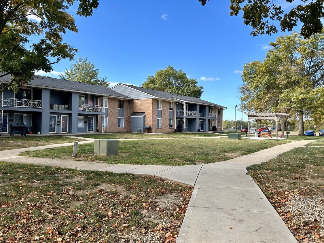 Primary Photo - Hillcrest Apartments