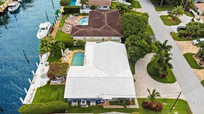 Foto del edificio - 2770 NE 8th Ct