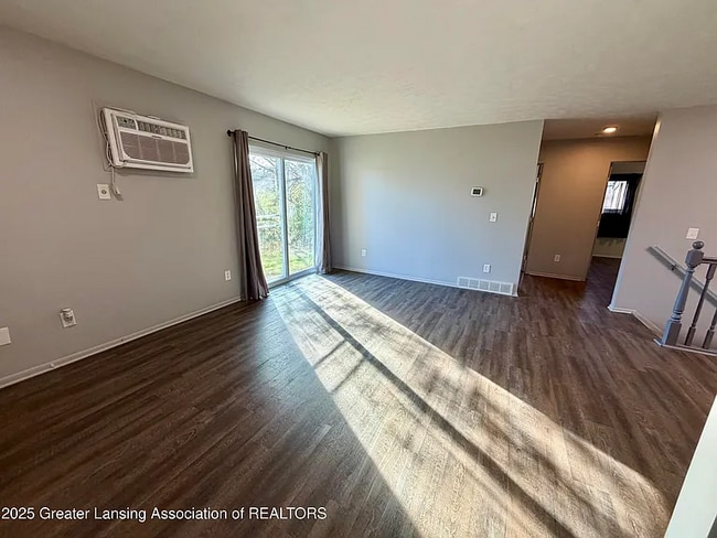 Photo - 612 S Dibble Blvd House