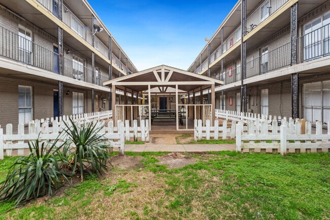 Building Photo - Westward Square