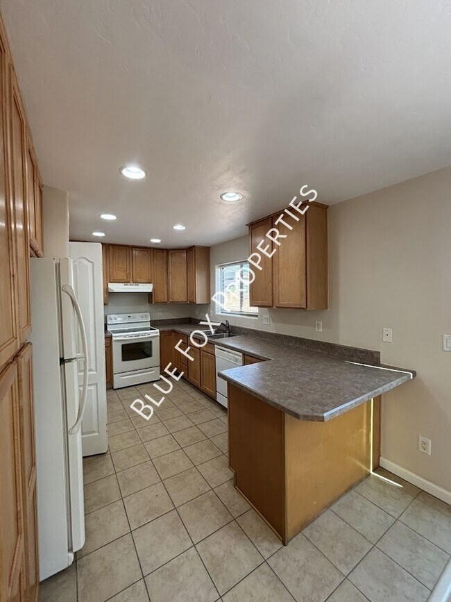 Building Photo - 322 N Hasman Dr