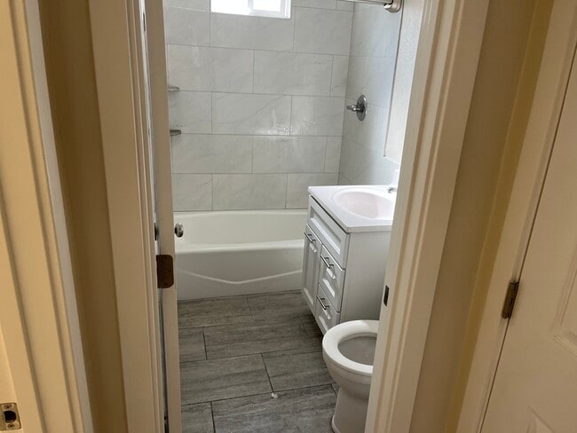 Foto del edificio - 2003 W Olympic Blvd