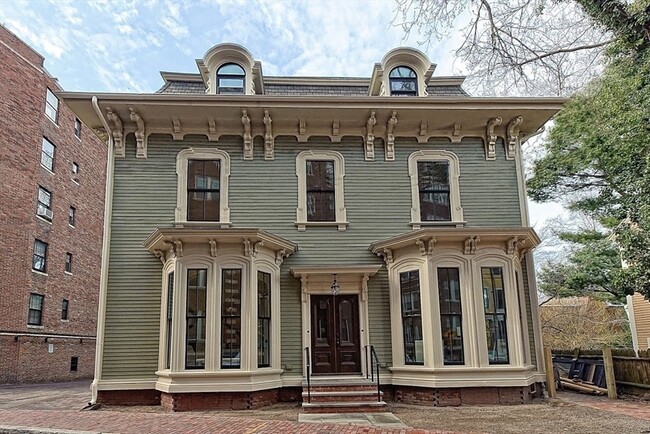 Building Photo - 46 Follen St