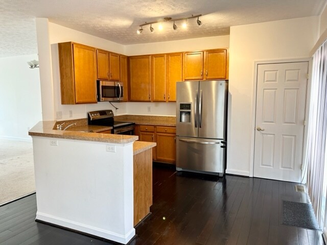 Building Photo - 8400 Oak Meade Way