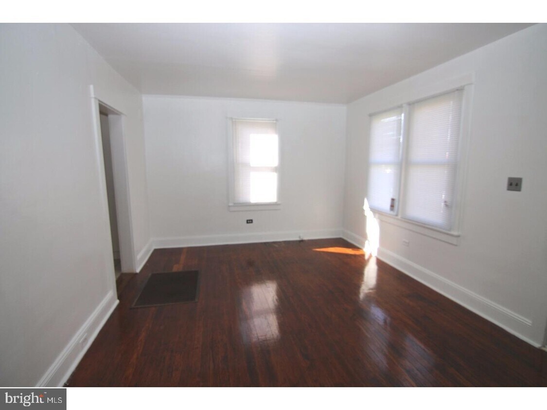 Primary Photo - 20 Asbury Ave