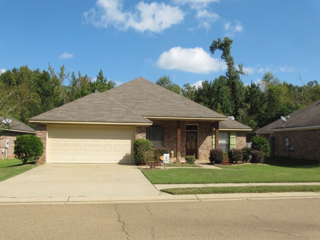 Foto principal - 303 Azalea Ct