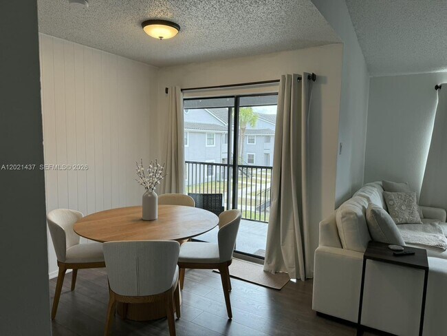 Foto del edificio - 10360 SW 150th Ct