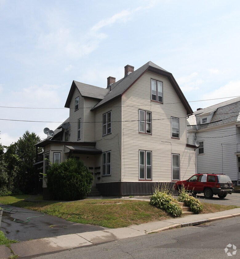 9 Osgood St, Greenfield, MA 01301 Apartments in Greenfield, MA