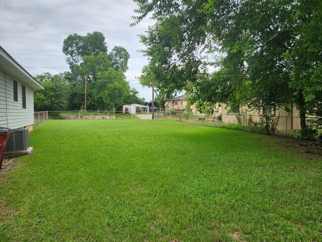 Building Photo - 3 Bedroom Single Family Home in Macon