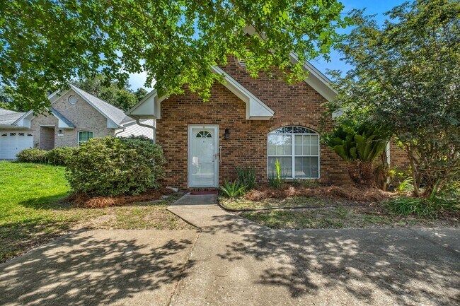 Foto del edificio - NE Tallahassee Townhome with Community Pool