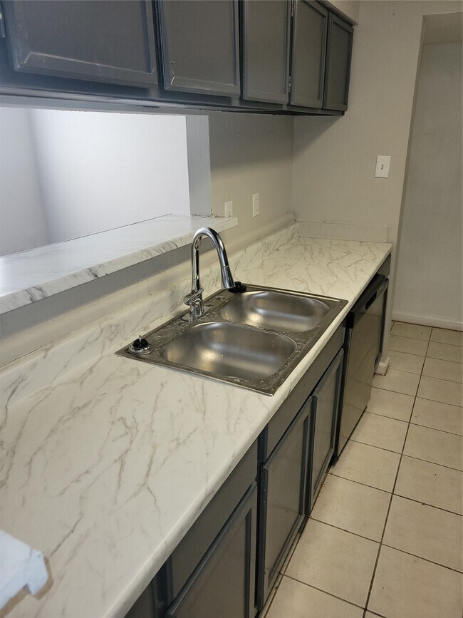 Foto del edificio - 7200 W T C Jester Blvd