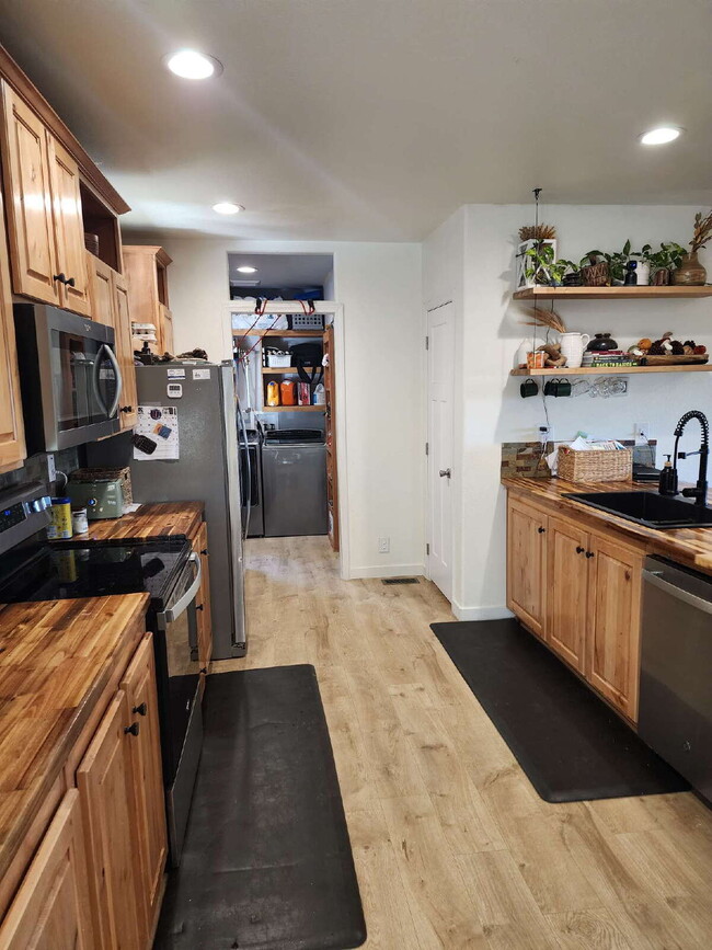 Building Photo - 3BR, 2BTH in Post Falls Above The Fog