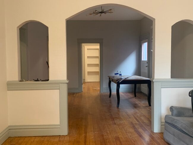 Building Photo - 510 W 1st Ave