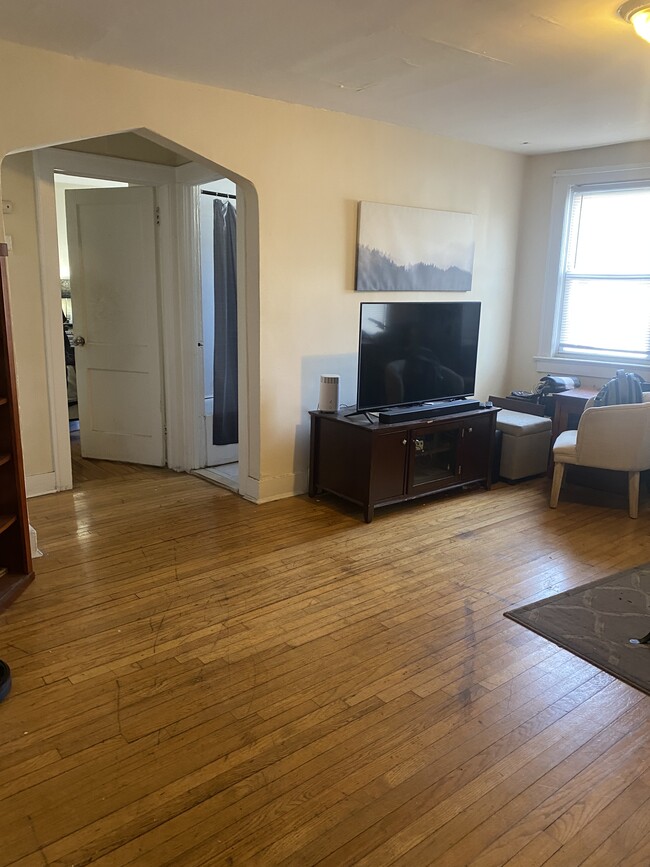 457 Montauk Hwy Unit 2 bedroom 1 full bath, West Islip, NY 11795 ...