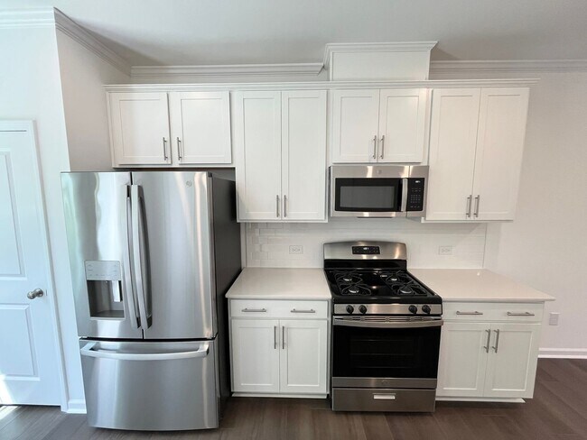 Foto del edificio - Newly Built 2BD, 2.5BA Apex Townhome in an HOA Community Near RDU Airport, RTP, and Fenton