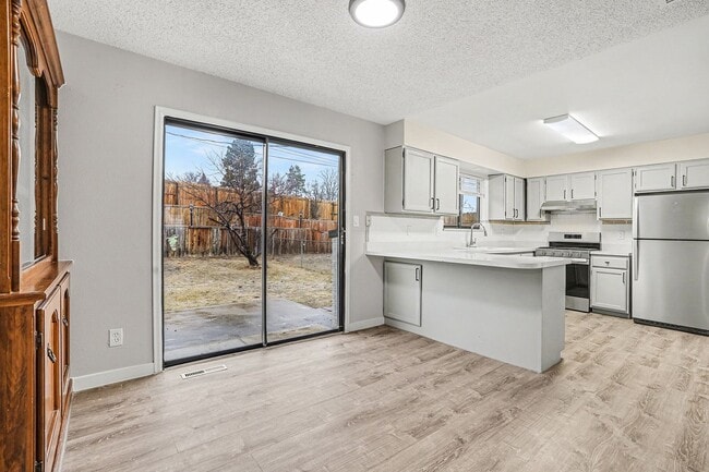 Building Photo - Renovated Duplex Available in Arvada!