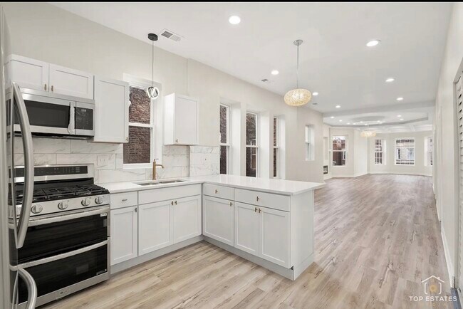 Building Photo - 5753 S Peoria St