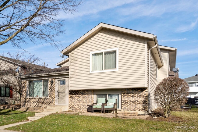 Building Photo - 29W526 Winchester Cir N
