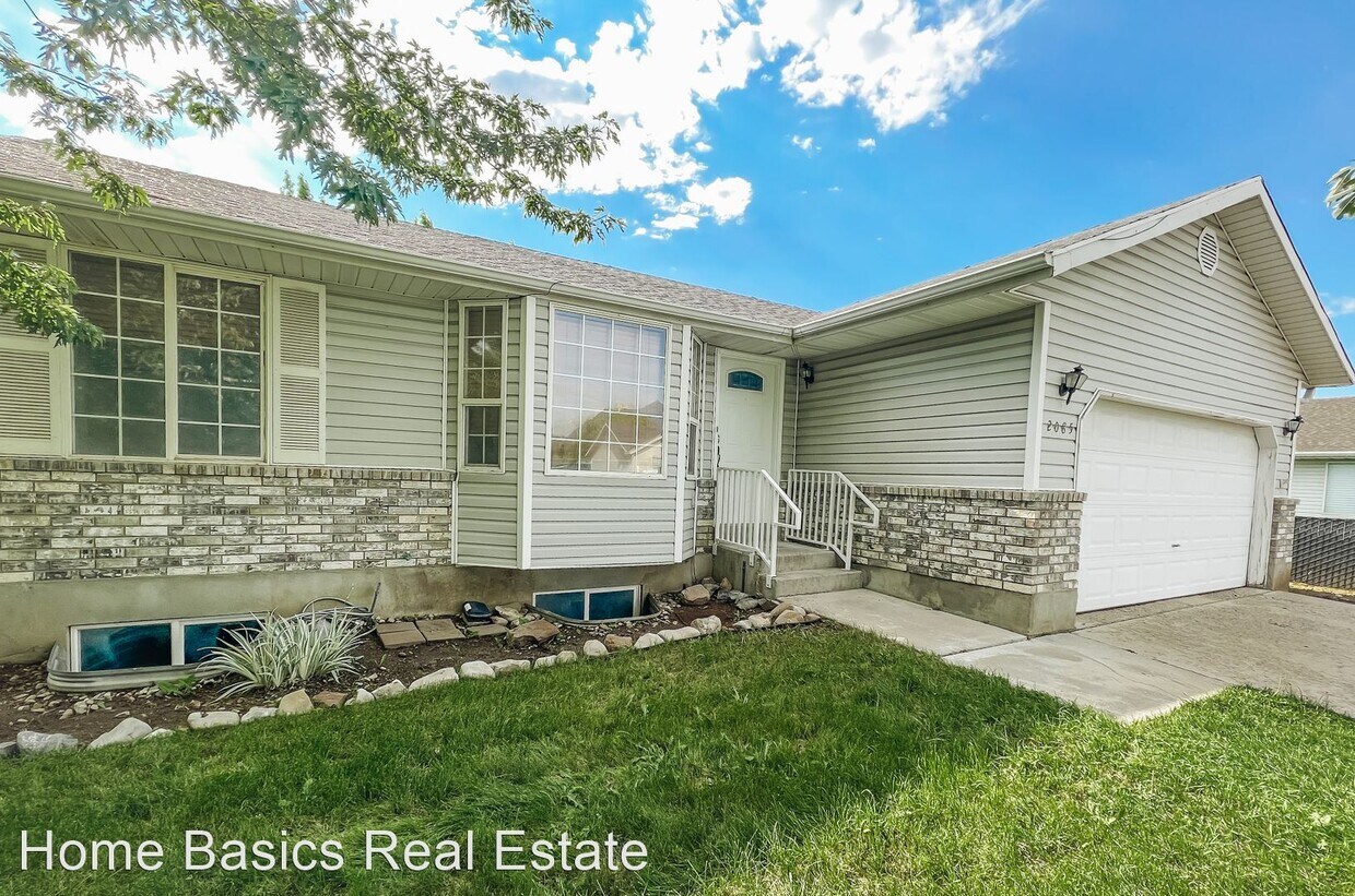 5 br, 3 bath House 2085 N 1100 E House Rental in Lehi, UT