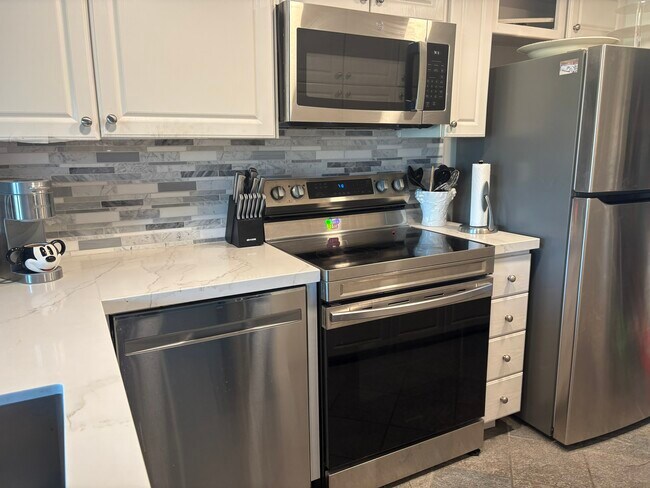 Folleto de 7 Town Center Drive Suite 301 - 78129 Crimson Ct