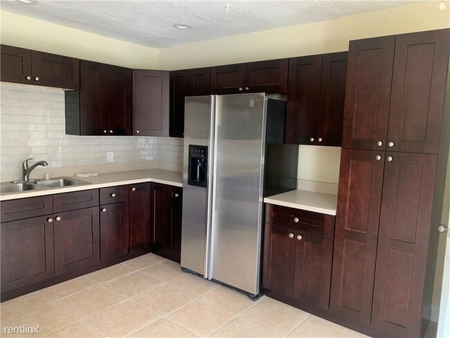 Foto del edificio - 6 br, 2 bath House - 2701 NW 21st St