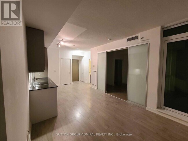 Photo du bâtiment - 199 Richmond St W