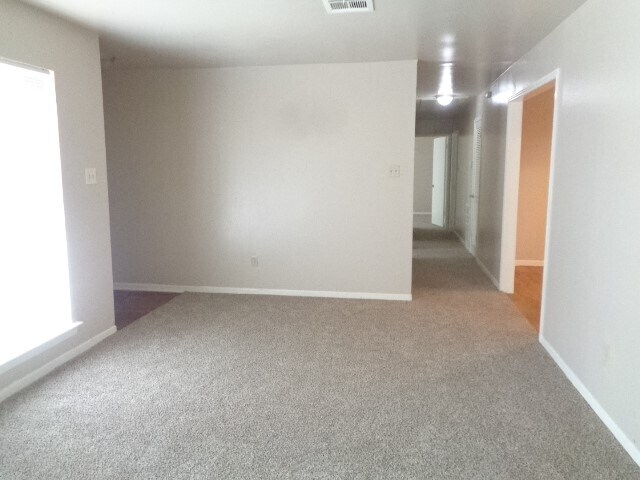 Foto del edificio - 5502 Deep Forest Dr