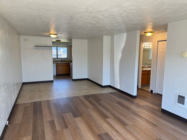 Foto del edificio - 2 bedroom 1 bath duplex in Cottage Grove!