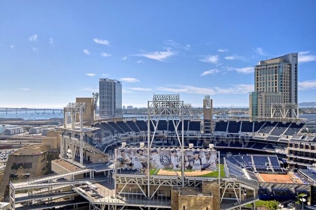 Building Photo - 321 Tenth Ave