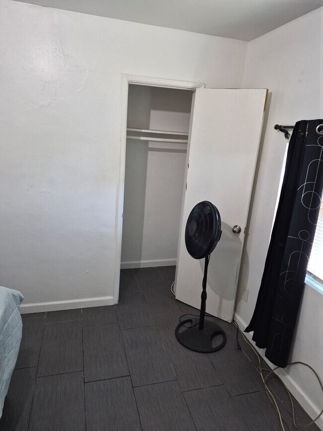 Foto del edificio - Private Bedroom for Rent in Single-Family Home – Utilities Included