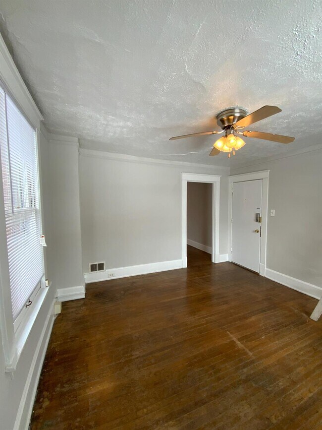 Foto del edificio - 277 Lyndhurst Pl