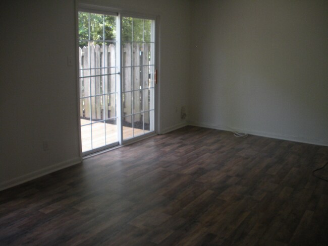 Foto del edificio - 79 Chestnut Dr