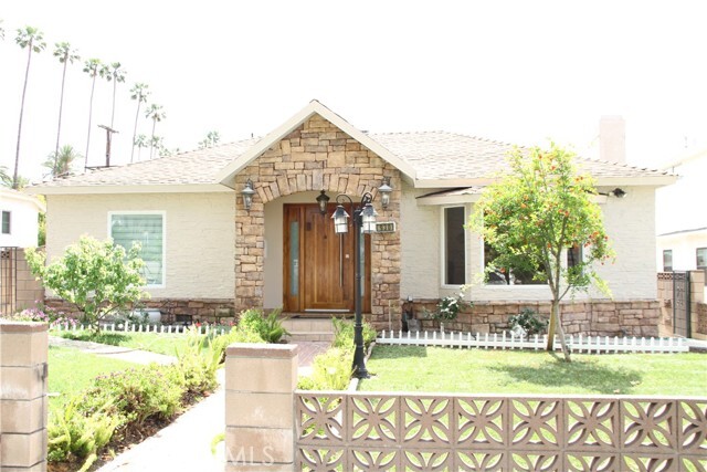 Primary Photo - 930 E Magnolia Blvd