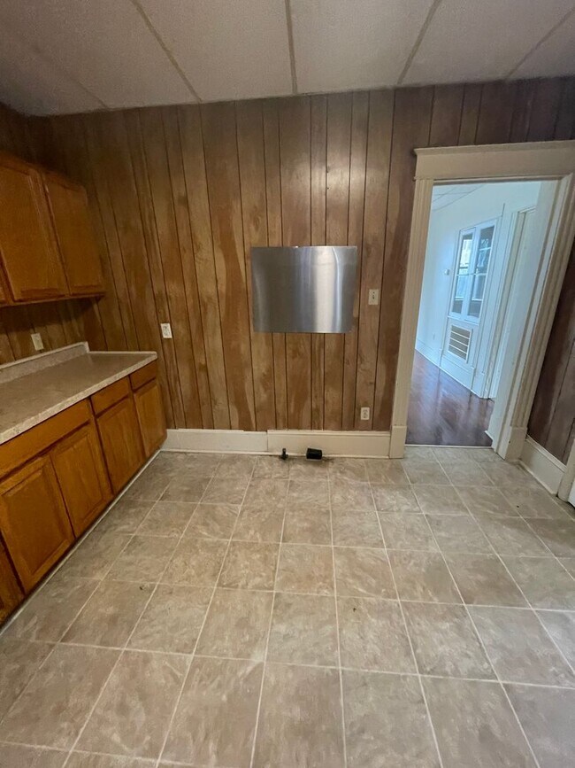 Building Photo - 3 bedroom single family home - Pictures co...