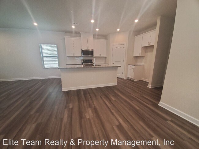Building Photo - 3 br, 2.5 bath House - Lisburn St 3220