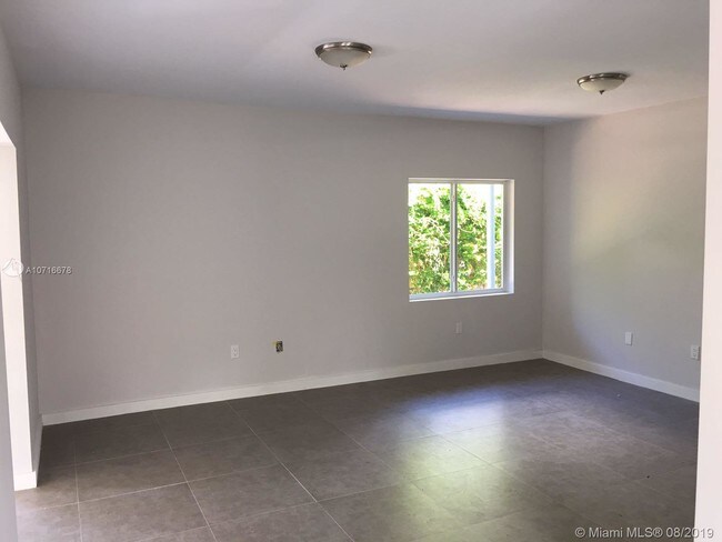Building Photo - 435 NE 69th St