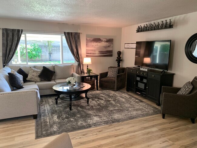 Foto del edificio - 9062 Salmon Falls Dr
