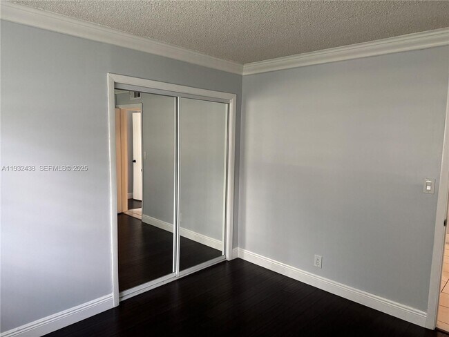 Foto del edificio - 185 Lakeview Dr