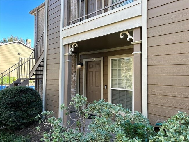 Building Photo - 1880 White Oak Dr