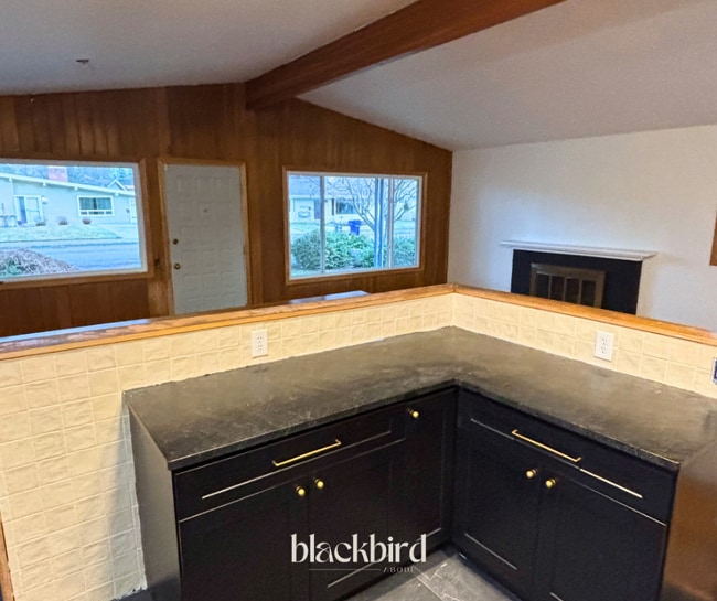 Building Photo - 6905 N Lincoln St