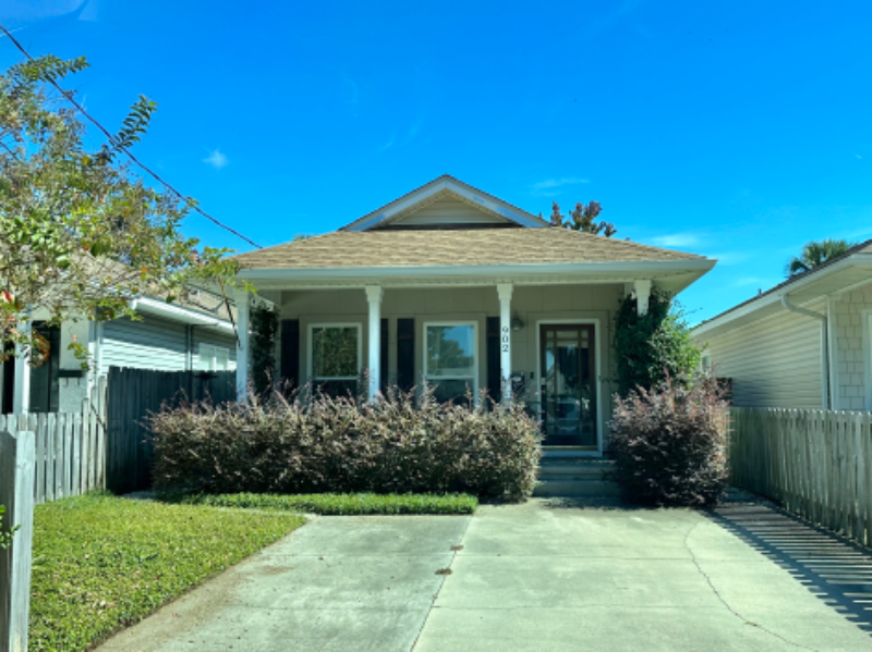 Foto principal - 902 N Davis Hwy