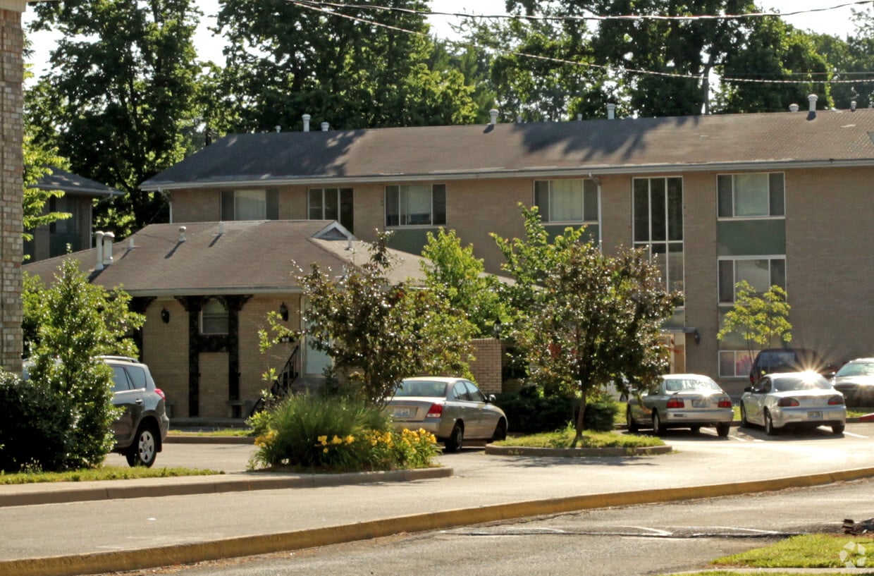 Building Photo - Charlotte Apartments