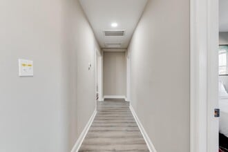 Building Photo - 407 N 3 1/2 Ave