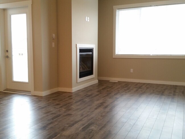 Photo du bâtiment - 1629-16287 87 Ave
