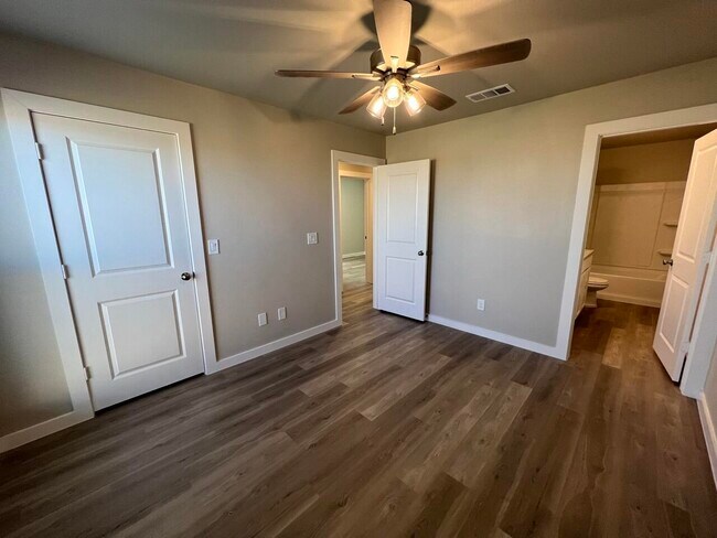 Building Photo - 2005 Corpus Ave