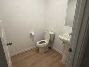 Building Photo - 523 Robin Ct