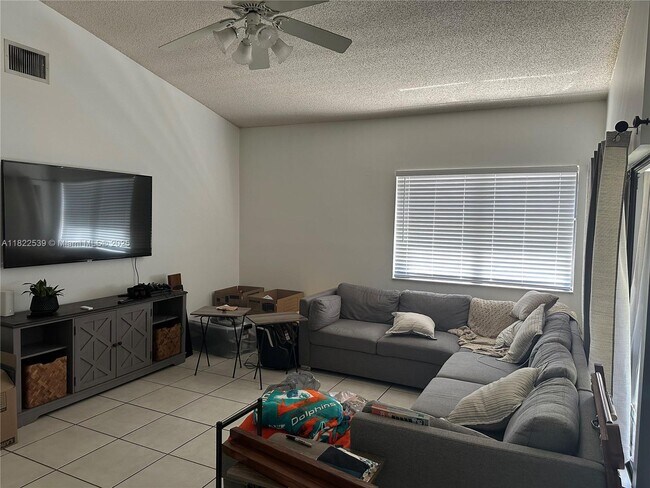 Foto del edificio - 15043 Brighton Ln