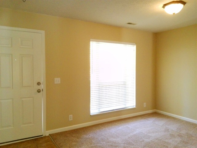 Foto del edificio - 300 Ella St