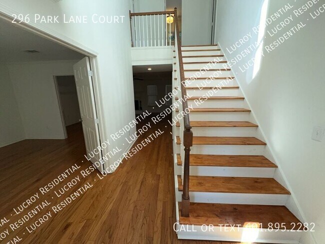 Building Photo - Welcome to this charming 3 bedroom, 3 bath...